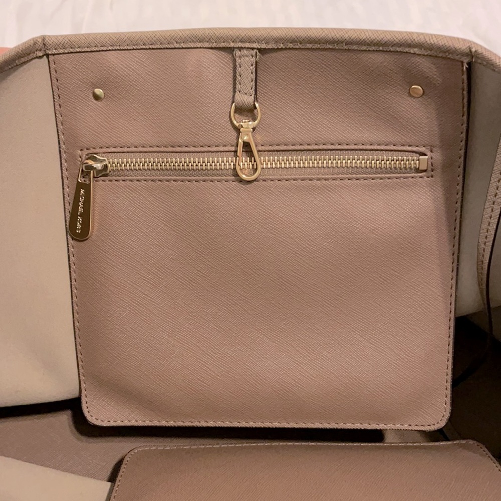 Michael Kors leather jet set travel tote - Picture 5 of 6